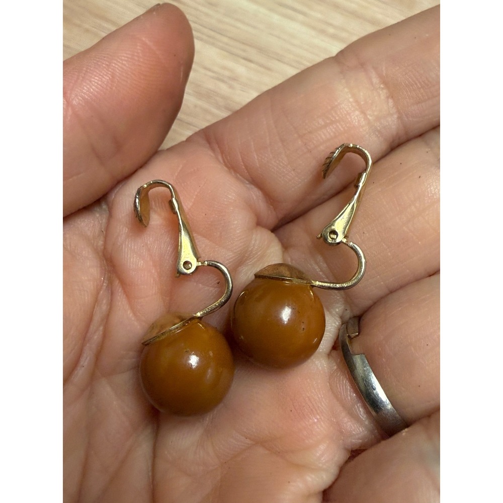 Vintage Cognac Brown Orb Drop Clip On Earrings‎ Gold Tone Ribbed Backs 1 Inch